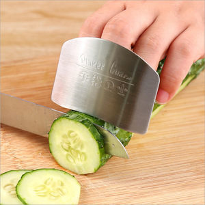 Gadgets de <span class=keywords><strong>cuisine</strong></span> polyvalents pour la maison <span class=keywords><strong>protège</strong></span>-<span class=keywords><strong>doigts</strong></span> outils de légumes de <span class=keywords><strong>cuisine</strong></span> <span class=keywords><strong>protège</strong></span>-<span class=keywords><strong>doigts</strong></span> en acier inoxydable en métal - Product Image 4