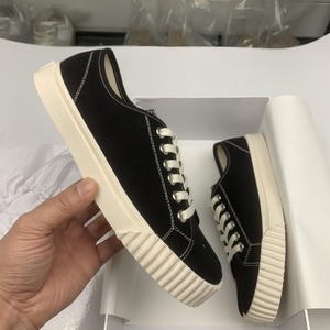 รองเท้าผ้าใบเดนิมแบบผูกเชือก ดีไซน์เฉพาะตัว สีดำ รองเท้าเดินพื้นเรียบ ระบายอากาศได้ดี กันลื่น สวมใส่สบาย เหมาะสำหรับทุกเพศ - Product Image 2