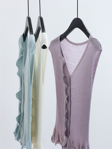 Suéter de Verão Sem Mangas Tricotado com Decote em V, Estilo Romântico Francês, Blusa de Moda - Product Image 1