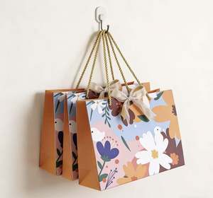 Sacs cadeaux de luxe en papier recyclable personnalisés avec logo pour vêtements, vente en gros - Product Image 4