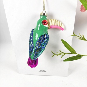 Ornamento dell'albero di natale di tucano in vetro dipinto realizzato in fabbrica - Product Image 5