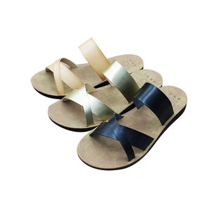 Sandalias de cuero antideslizantes cómodas de suela blanda con <span class=keywords><strong>tiras</strong></span> cruzadas a la moda para uso en Playa y exteriores, Chanclas de un solo dedo - Product Image 1