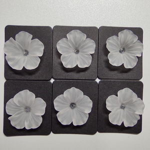 F19 Lujosa y Elegante Piedra Preciosa Suelta de Cuarzo Natural Blanco Esmerilado de Varios Tamaños con Tallado Floral Hecho a Mano para Regalo Promocional - Product Image 6