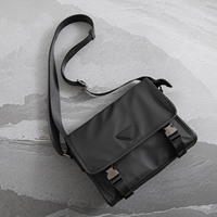 Nouveau Sac Messager Homme Tendance 2026 – Sac Bandoulière Fonctionnel à Double Boucle et Rabat pour Sport, Plein Air et Style Urbain