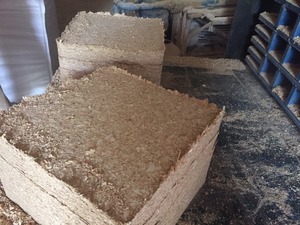 Copeaux de bois mélangés en forme de briques pour l'engraissement et l'alimentation des animaux - Product Image 4