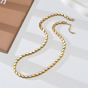 Collier et bracelet minimalistes en acier titane plaqué or 18 carats, bijoux unisexes tendance, design géométrique - Product Image 4