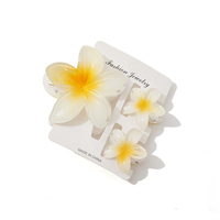 Juego de 3 Pinzas para el Cabello de Plástico con Diseño de Plumeria Hawaiana, 8 cm Grandes + 4 cm Pequeñas, Pinzas de Flor Tropical para Mujer, Uso en la Playa en Verano