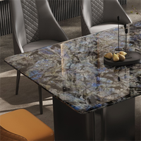 Table à manger rectangulaire minimaliste de luxe écologique avec pieds en acier carbone moderne et plateau en pierre frittée – Mobilier de maison