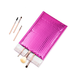 Guandu Logistics Ecológico <span class=keywords><strong>Poly</strong></span> Bubble <span class=keywords><strong>Mailers</strong></span> Superficie brillante Acolchado Personalizado Hot <span class=keywords><strong>Red</strong></span> <span class=keywords><strong>Pink</strong></span> Carton Packaging con el logotipo del cliente - Product Image 2