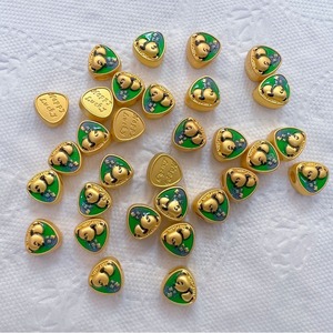 Cuentas triangulares de aleación con diseño de panda, proceso de goteo de aceite, accesorios de joyería DIY para ropa de estilo chino - Product Image 1
