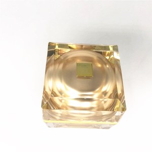 Hình Dạng Đặc Biệt Phổ Biến Rỗng Kim Cương Jar Lọ Kem Sang Trọng Với Nắp Kim Cương Vàng Hộp Đựng Mỹ Phẩm Acrylic 30G Kem - Product Image 3