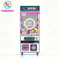 Vente en gros de machine à griffes d'arcade Funspace personnalisée, économique, à monnayeur, pour la distribution de jouets et de poupées, avec 1 an de garantie, compatible pièces anglaises