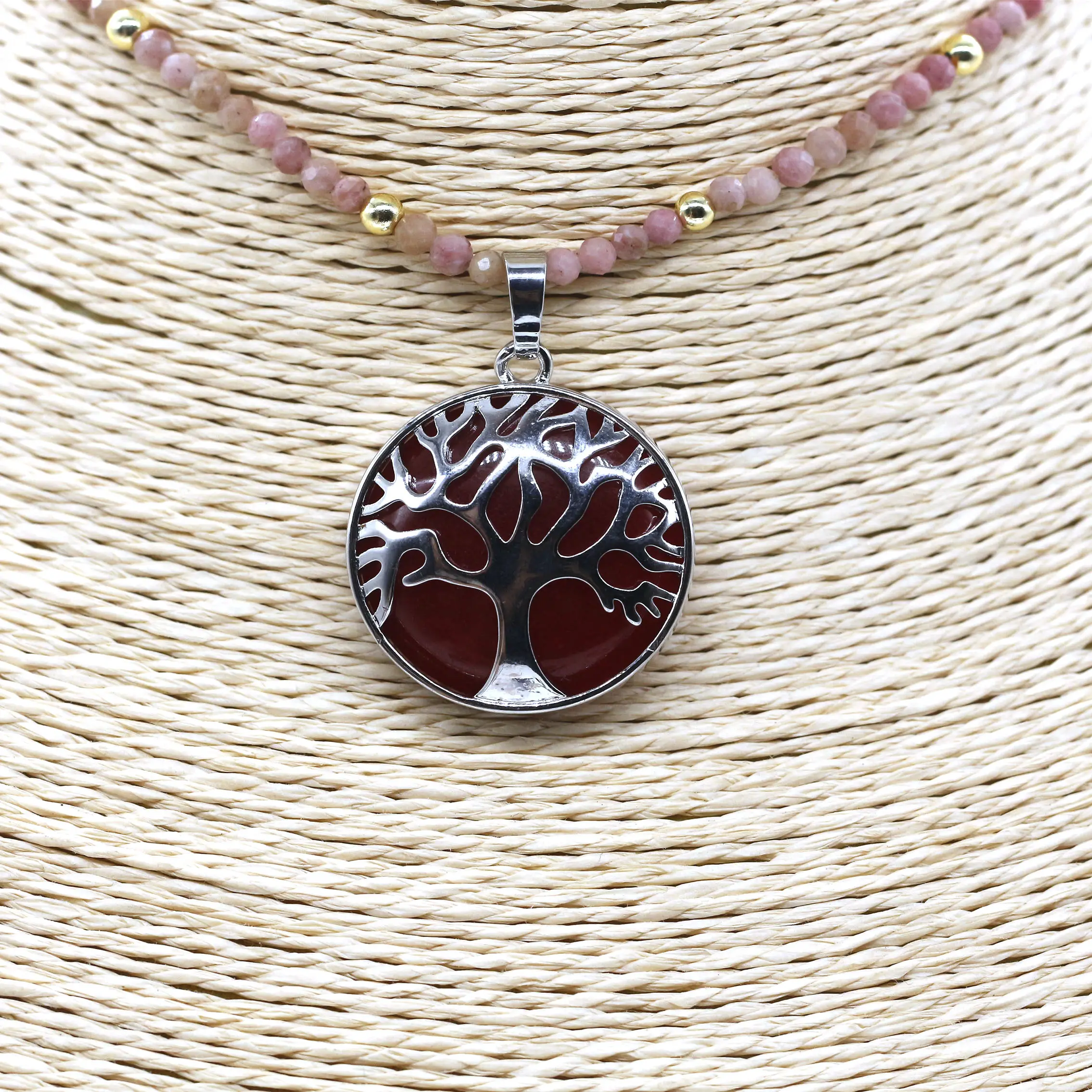 Vente en gros pendentif arbre de vie rond en pierre naturelle jaspe rouge pour la fabrication de colliers et de bijoux