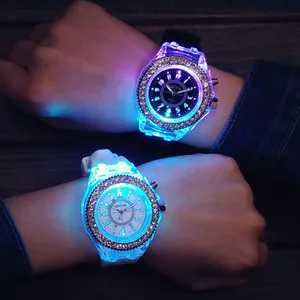 彩色水钻发光发光运动学生手表石英糖果硅胶表带情侣手表