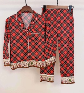 Pyjama de noël <span class=keywords><strong>personnalisé</strong></span> en soie, ensemble à carreaux, pour <span class=keywords><strong>famille</strong></span>, vente en gros, en Stock, mode tendance - Product Image 5