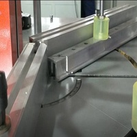 Scie à onglet manuelle à table coulissante avec commande facile pour des coupes d'angle précises dans le travail du bois et les projets de bricolage