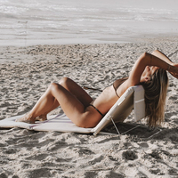 Chaise longue de plage pliable et portable haut de gamme avec logo, rembourrée, légère, à rayures, avec support dorsal pour piscine et tapis de sol