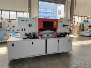 CuộN Đến Một Phần Máy Cắt Laser Nhãn Dệt Cho Các Miếng Vá Dệt May - Product Image 2