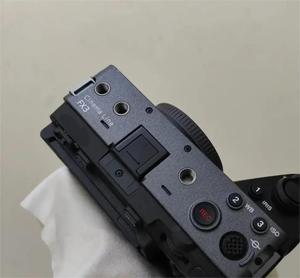 Caméra de cinéma professionnelle 4K plein format DF Wholesale, idéale pour l'action et le sport, modèle ILME-FX3 - Product Image 3
