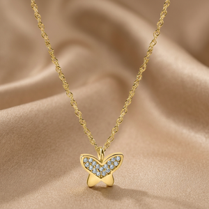 Collar con colgante de mariposa en oro amarillo con engaste de diamantes redondos para mujer, cadena de eslabones para uso diario. - Product Image 3