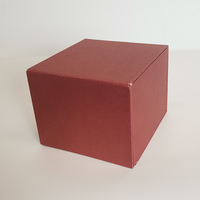 Boîtes d'emballage magnétiques pliables robustes en carton gris 1200 g/m² de couleur rouge avec gaufrage et pelliculage mat pour crème pour le visage et cadeaux