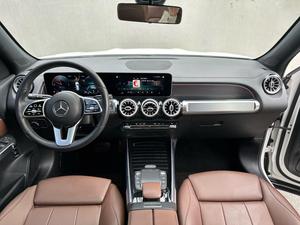 Mercedes-Benz GLA 220 4MATIC AWD SUV Compatto Usato del 2017, Guida a Sinistra, Euro VI, Prodotto in Cina, Alimentazione a Benzina - Product Image 2