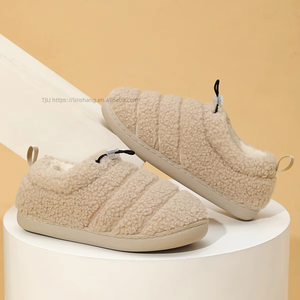 Nouvelles arrivées : Pantoufles en fourrure à semelle TPR pour femmes, pantoufles en peluche de gros pour femmes avec matériaux de haute qualité - Product Image 3