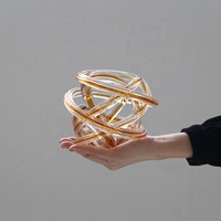 Décoration d'intérieur en verre et cristal écologique, design moderne pop art artisanal, boule à nœuds durable, cadeau pour un anniversaire ou un mariage