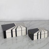 Moderne Noir Blanc Géométrique Piano Laque en Bois Poli Boîte à Bijoux Organisateur de Bureau Pour Femmes Dame