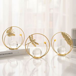Décoration créative en forme de feuille avec boule de cristal, papillon et libellule en métal, pour bureau/meuble TV, idéale pour le salon - Product Image 1