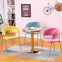 Conception populaire en vrac luxe rose vert noir velours coloré table à manger en tissu café restaurant chaise de salle à manger avec pieds en métal