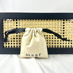 Sac biodégradable en coton biologique personnalisé avec broderie, cordon noir et logo de marque estampé à chaud – Prix compétitif - Product Image 3