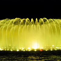 Fontaine musicale flottante professionnelle sur mesure, spectacle d’eau dansante décoratif de grande taille pour l’extérieur, avec éclairage LED doré.
