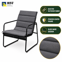 Fauteuil d'extérieur en métal noir avec base en forme de traîneau et coussin anthracite