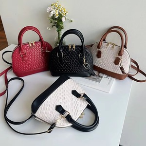 Sac à main élégant de couleur unie, tendance, nouvelle collection printemps, sac bandoulière décontracté en forme de coquille avec fermeture éclair - Product Image 1
