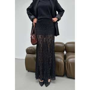 กระโปรงยาวทรงเอเอวกลางสีดำ ผ้าชีฟองโปร่งแสง ผ่าข้าง เหมาะสำหรับงานกลางคืน - Product Image 2