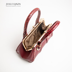 Jiali QAZA 2023 nuevos bolsos clásicos de cuero de cocodrilo con asa superior para damas, venta al por mayor, decoración bordada, forro de nailon - Product Image 5
