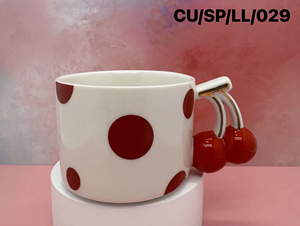 Taza de cerámica para café y té de estilo creativo / Taza con asa dorada y roja de arándanos para fiestas o uso doméstico - Product Image 2