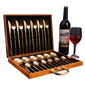 Juego de cubiertos gruesos y pesados de acero 18-10 dorado <span class=keywords><strong>mate</strong></span> de 24 piezas con caja de madera Juego de cubiertos para regalo familiar grande <span class=keywords><strong>Vajilla</strong></span> 24 piezas - Product Image 1