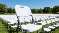 Chaise pliante blanche portable en plastique pour le camping - Chaise de salle à manger d'extérieur durable, imperméable et écologique pour hôtel, salon, parc