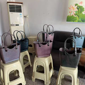 <span class=keywords><strong>2026</strong></span>新款高品质复古EVA鳄鱼纹手提渐变水桶包大容量男女手提包 - Product Image 5