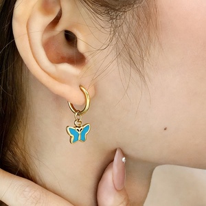Pendientes de Mariposa Hipoalergénicos de Acero Inoxidable con Goteo de Aceite, Joyería Elegante, Pendientes Colgantes de Aro Chapados en Oro de 18K para Mujer - Product Image 2