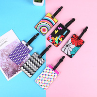Fournisseur en gros d'étiquettes de bagages en PVC 2D/3D - Badges décoratifs et d'identification personnalisés pour accessoires de voyage