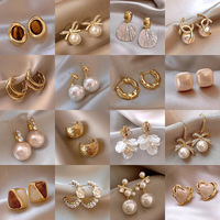 Boucles d'oreilles clous géométriques en alliage d'argent sterling électroplaqué avec perles, style luxe léger haut de gamme, pour femmes, OEM Europe et Amérique