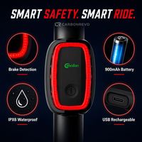 Feu arrière intelligent Carbonrevo pour trottinette, feu stop, feux arrière premium compatibles pour la conduite tout-terrain, performance stable