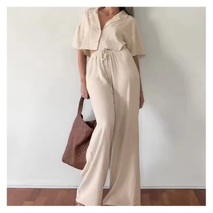 ชุดลำลองผ้าลินินคอตตอนแขนสั้นคอวี กางเกงขาสั้นเอวยางยืดหลวมๆ สไตล์ลำลองสำหรับผู้หญิง ประจำฤดูร้อนปี 2025 - Product Image 1