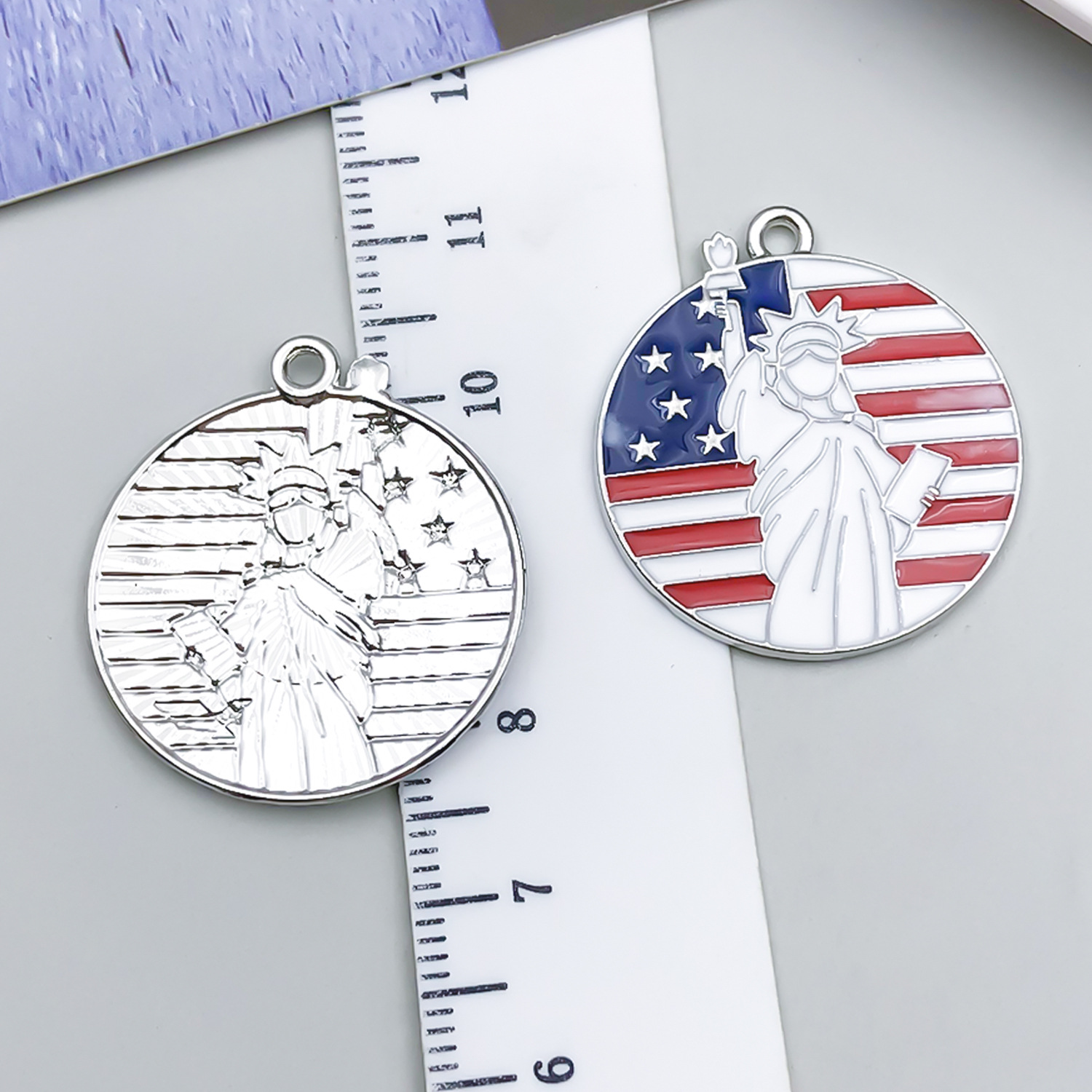 1 white k white drip US Independence Day round Lib