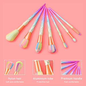 Ensemble de 7 pinceaux de <span class=keywords><strong>maquillage</strong></span> professionnels personnalisés <span class=keywords><strong>en</strong></span> poils synthétiques <span class=keywords><strong>arc</strong></span>-<span class=keywords><strong>en</strong></span>-<span class=keywords><strong>ciel</strong></span> avec étiquette privée <span class=keywords><strong>en</strong></span> diamant pour le visage et le rasage - Product Image 4