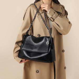 Sac fourre-tout pour femme, nouveau style automne-hiver 2025, sac à dos haut de gamme grande capacité avec bandoulière chaîne, sac bandoulière, bagage - Product Image 3