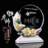 Trophée commémoratif en cristal personnalisable de haute qualité pour reconnaître le trophée de souvenir de fleurs en céramique de gravure professionnelle